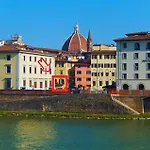 3 Master Bedrooms With Balcony On The River With Views